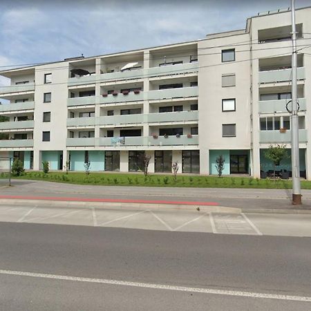 Alure Residences 1 & 24H Self Check-In, Free Parking In Front Of The Apartment Building, New Building, Terrace, Cafe With Breakfast In The Apartment Building, Next To The Aqua Park バンスカー・ビストリツァ エクステリア 写真