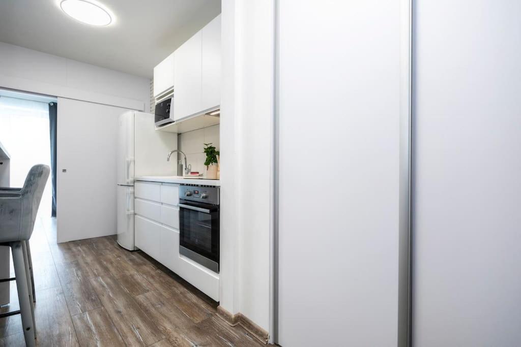 Alure Residences 1 & 24H Self Check-In, Free Parking In Front Of The Apartment Building, New Building, Terrace, Cafe With Breakfast In The Apartment Building, Next To The Aqua Park バンスカー・ビストリツァ エクステリア 写真