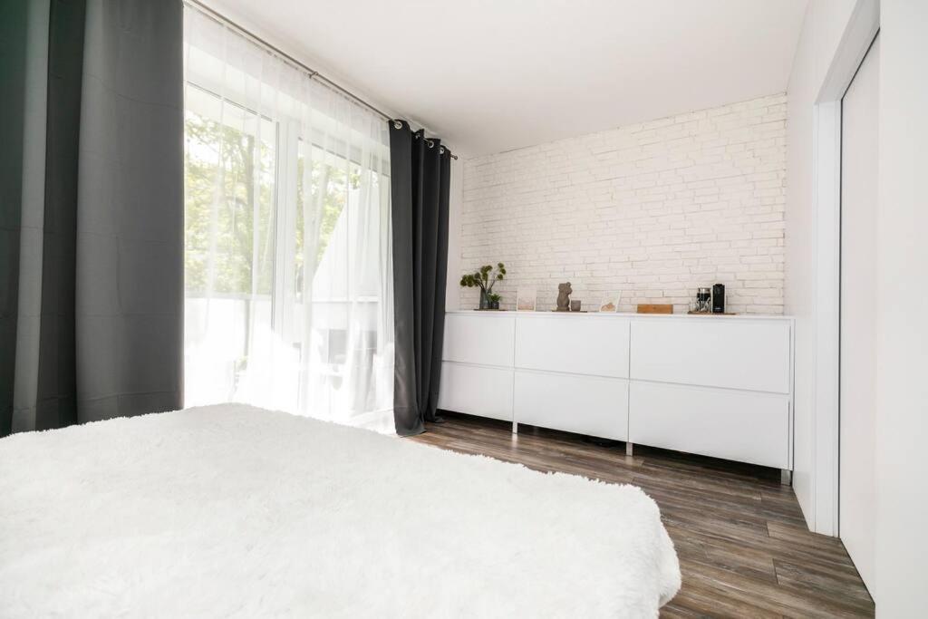 Alure Residences 1 & 24H Self Check-In, Free Parking In Front Of The Apartment Building, New Building, Terrace, Cafe With Breakfast In The Apartment Building, Next To The Aqua Park バンスカー・ビストリツァ エクステリア 写真