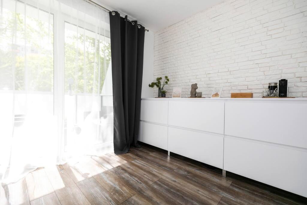 Alure Residences 1 & 24H Self Check-In, Free Parking In Front Of The Apartment Building, New Building, Terrace, Cafe With Breakfast In The Apartment Building, Next To The Aqua Park バンスカー・ビストリツァ エクステリア 写真