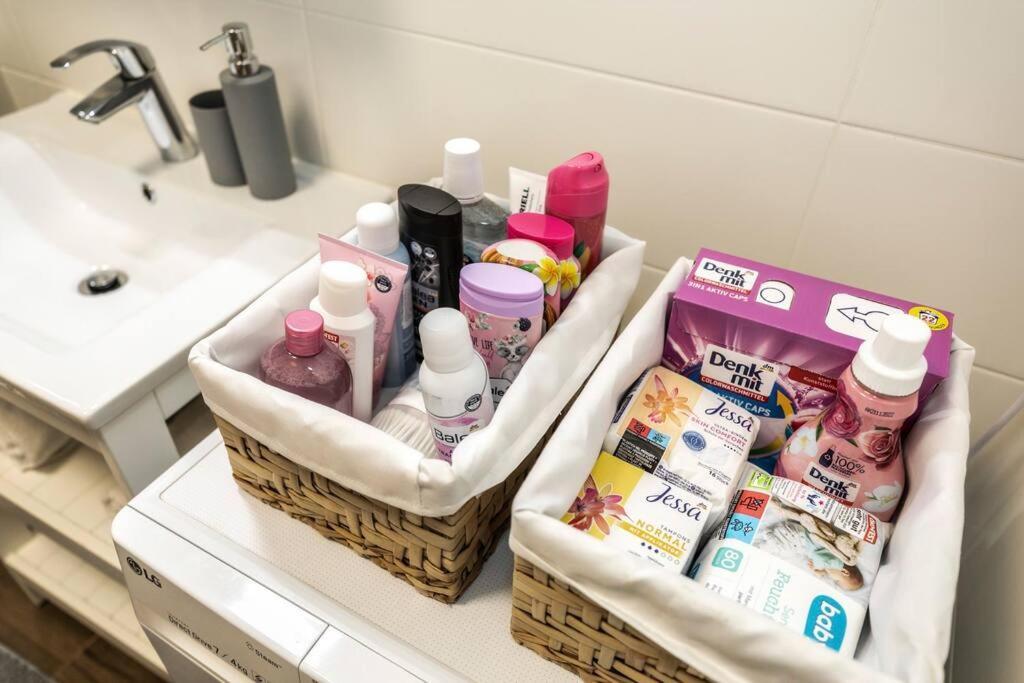 Alure Residences 1 & 24H Self Check-In, Free Parking In Front Of The Apartment Building, New Building, Terrace, Cafe With Breakfast In The Apartment Building, Next To The Aqua Park バンスカー・ビストリツァ エクステリア 写真