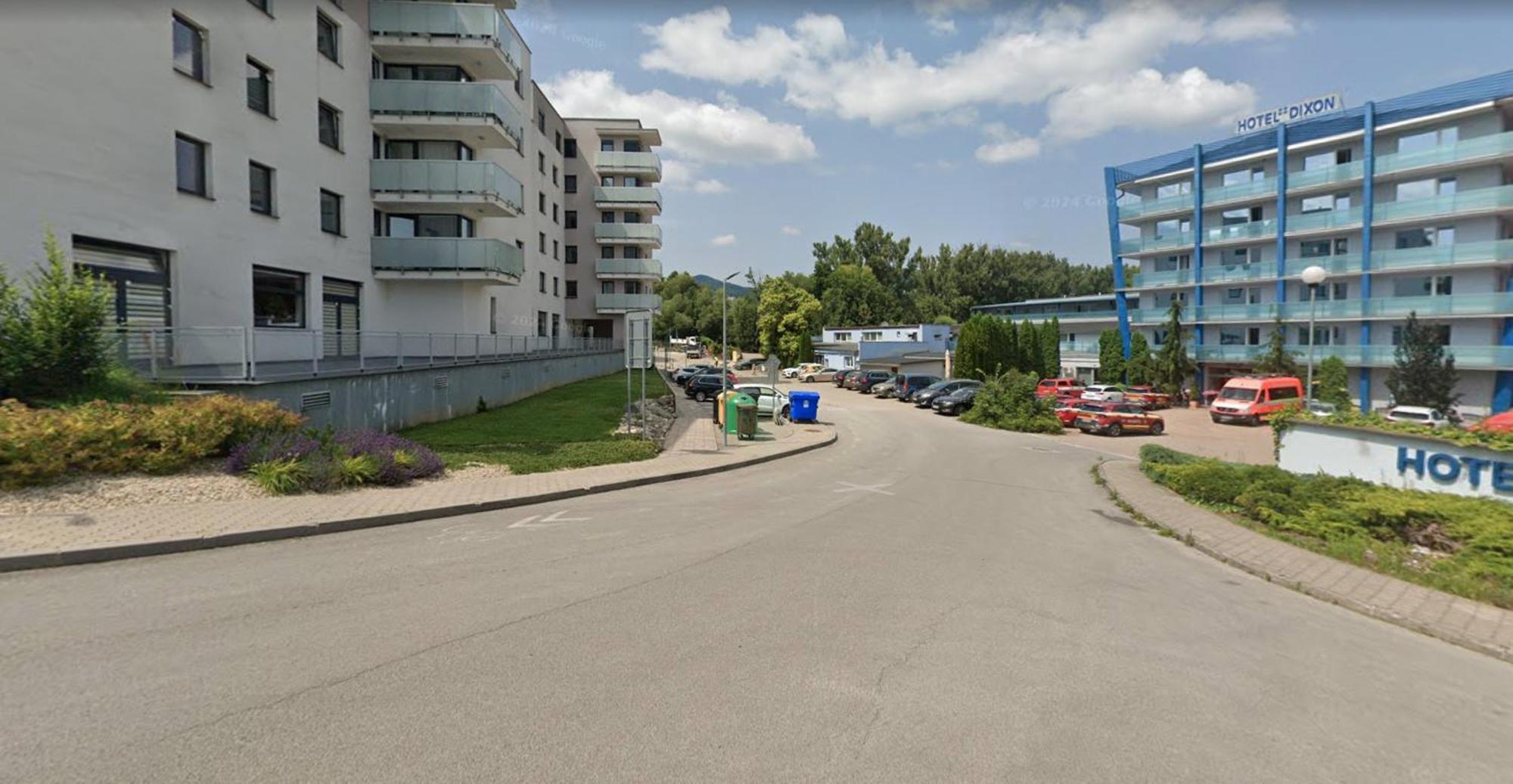 Alure Residences 1 & 24H Self Check-In, Free Parking In Front Of The Apartment Building, New Building, Terrace, Cafe With Breakfast In The Apartment Building, Next To The Aqua Park バンスカー・ビストリツァ エクステリア 写真